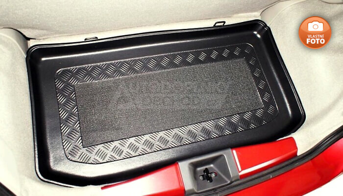 Vana do kufru přesně pasuje do zavazadlového prostoru modelu auta Nissan Micra K13 2013-